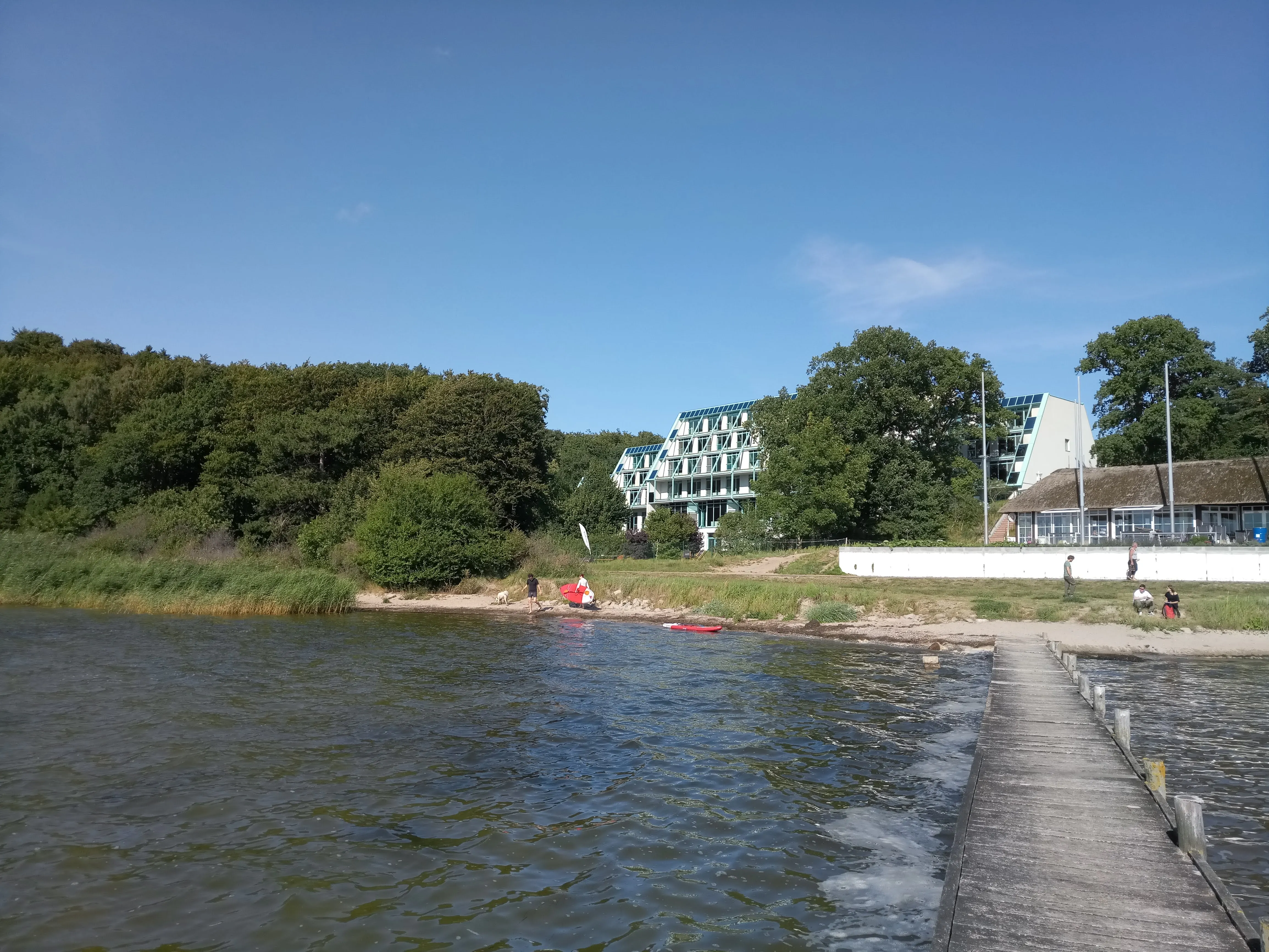 Der Blick auf den Coworking-Space vom Wasser aus.